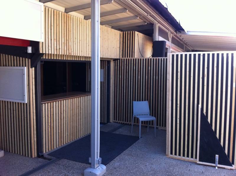 Boiserie_commerce_moderne